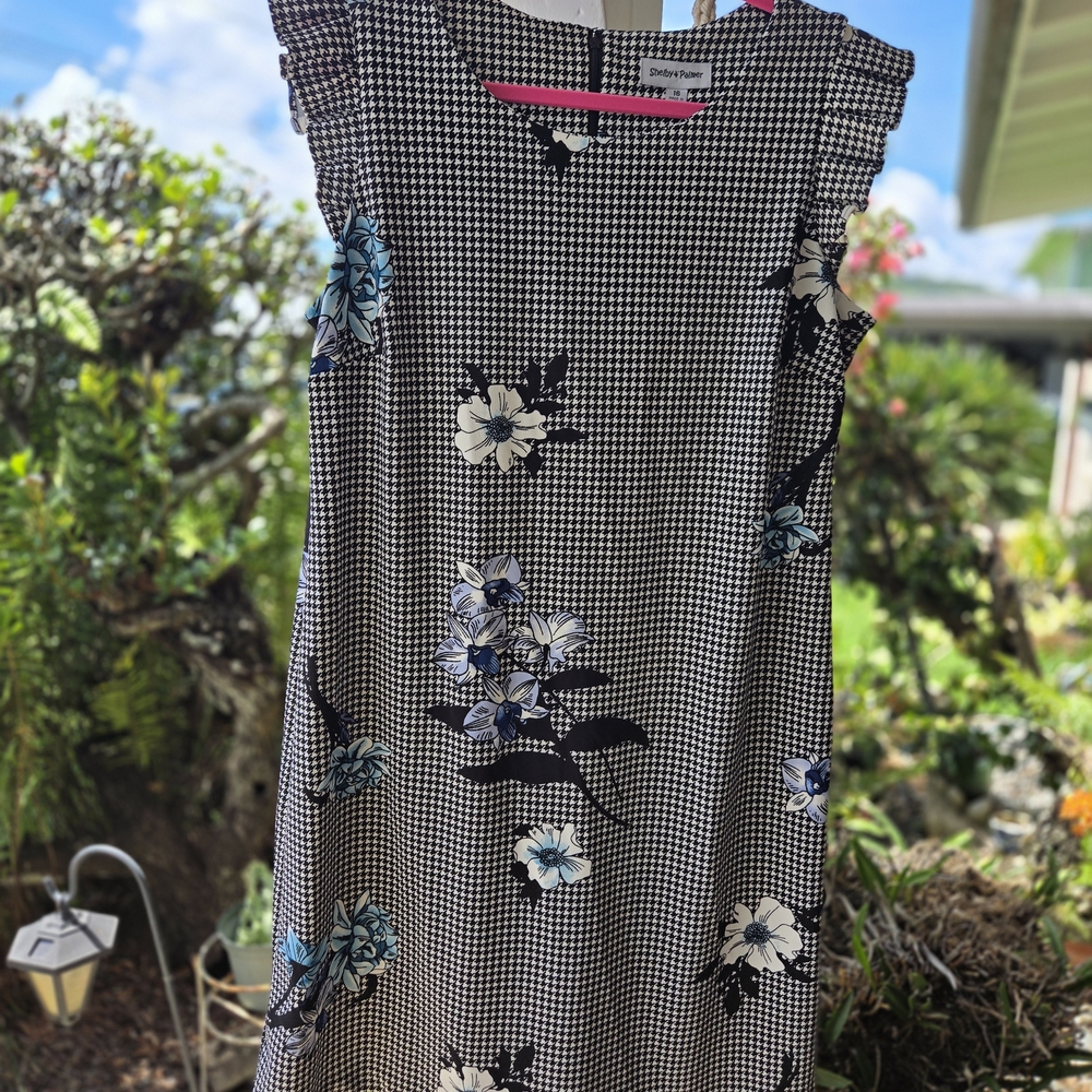 Sleeveless Black & White Floral Shift Dress by